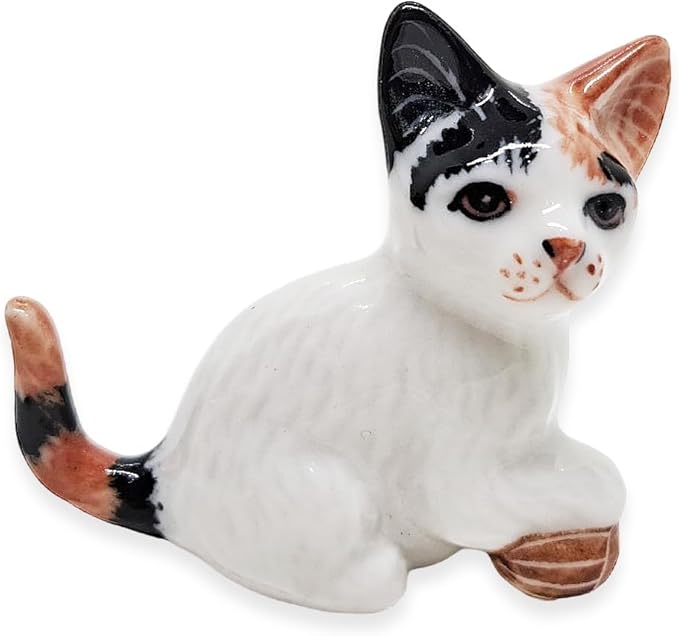 WitnyStore Tiny 1⅜" Calico Tricolor Shorthair Cat Sitting Hold Ball Look Right Figurine - Miniature Hand Made Painted Ceramic Cats Kitten Animal Cute Porcelain Decorative Collectible Figure Décor Gift
