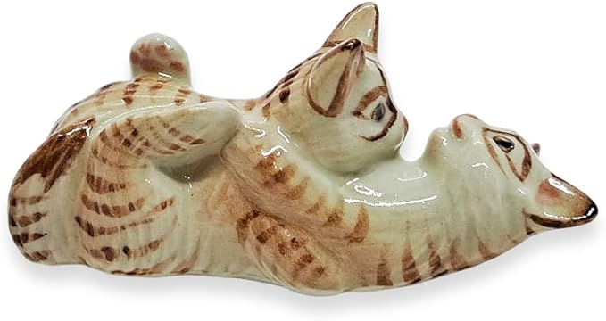WitnyStore Tiny 2½" Brown White Tabby Shorthair Cat Mom Hugging Baby Figurine - Miniature Hand Made Painted Ceramic Cats Kitten Feline Animal Cute Porcelain Decorative Collectible Figures Décor Gifts
