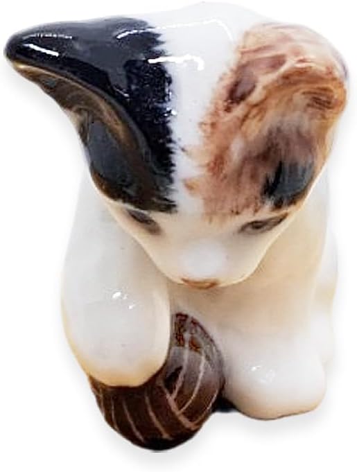 WitnyStore Tiny 1¾" Calico Tricolor Shorthair Cat Sitting Face Down Hold Ball Figurine - Miniature Hand Made Painted Ceramic Cats Kitten Animal Cute Porcelain Decorative Collectible Figure Décor Gifts