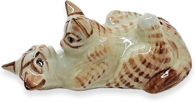 WitnyStore Tiny 2½" Brown White Tabby Shorthair Cat Mom Hugging Baby Figurine - Miniature Hand Made Painted Ceramic Cats Kitten Feline Animal Cute Porcelain Decorative Collectible Figures Décor Gifts