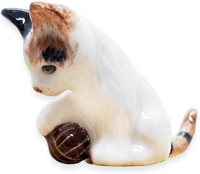 WitnyStore Tiny 1¾" Calico Tricolor Shorthair Cat Sitting Face Down Hold Ball Figurine - Miniature Hand Made Painted Ceramic Cats Kitten Animal Cute Porcelain Decorative Collectible Figure Décor Gifts