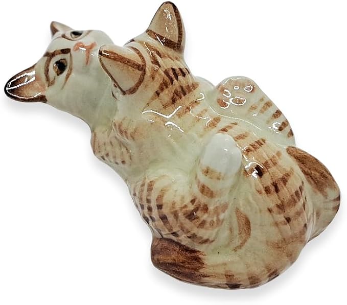 WitnyStore Tiny 2½" Brown White Tabby Shorthair Cat Mom Hugging Baby Figurine - Miniature Hand Made Painted Ceramic Cats Kitten Feline Animal Cute Porcelain Decorative Collectible Figures Décor Gifts