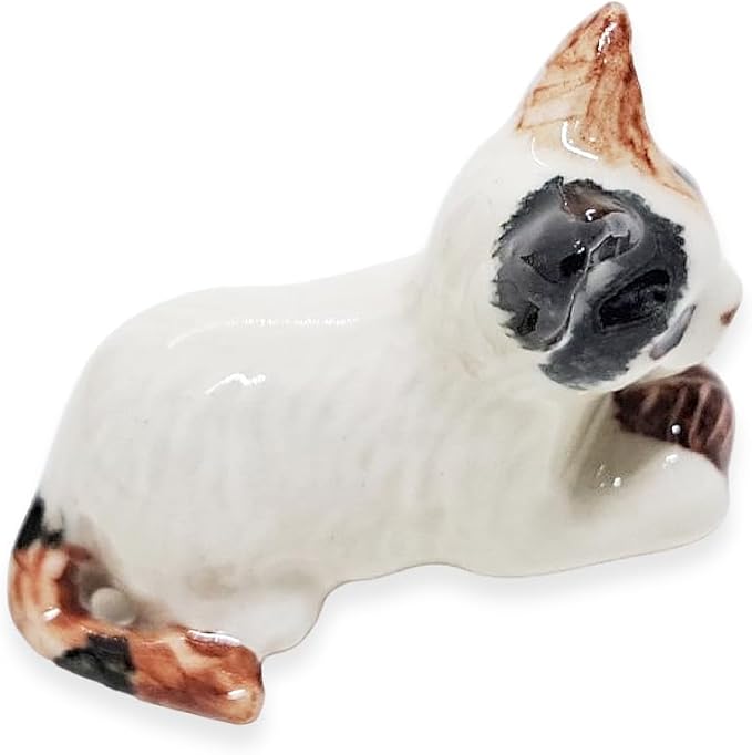 WitnyStore Tiny 1½" Calico Tricolor Shorthair Cat Crouching Hold Ball Figurine - Miniature Hand Made Painted Ceramic Cats Kitten Feline Animal Cute Porcelain Decorative Collectible Figures Décor Gifts