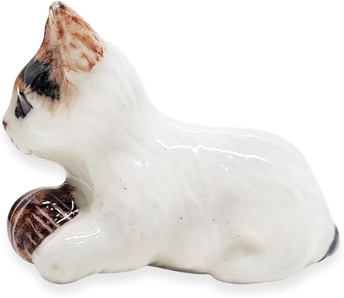 WitnyStore Tiny 1½" Calico Tricolor Shorthair Cat Crouching Hold Ball Figurine - Miniature Hand Made Painted Ceramic Cats Kitten Feline Animal Cute Porcelain Decorative Collectible Figures Décor Gifts
