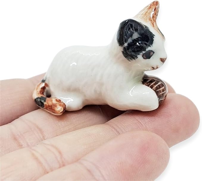 WitnyStore Tiny 1½" Calico Tricolor Shorthair Cat Crouching Hold Ball Figurine - Miniature Hand Made Painted Ceramic Cats Kitten Feline Animal Cute Porcelain Decorative Collectible Figures Décor Gifts