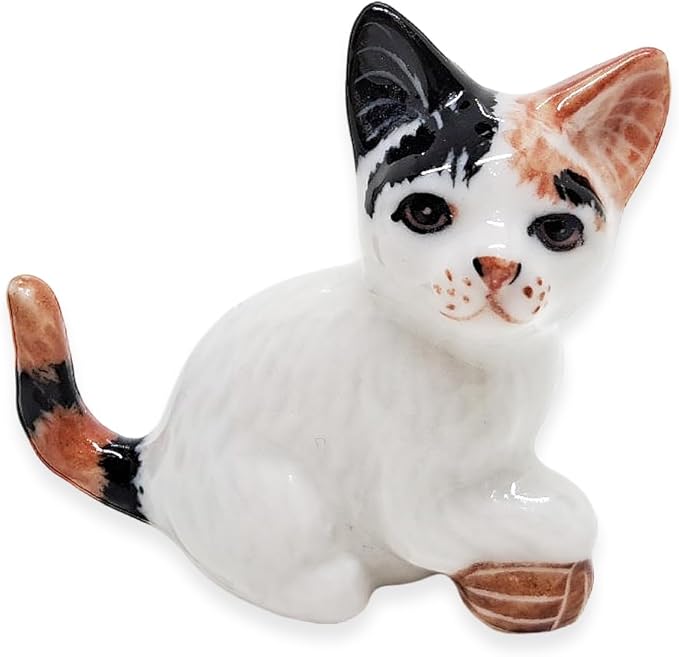 WitnyStore Tiny 1⅜" Calico Tricolor Shorthair Cat Sitting Hold Ball Look Right Figurine - Miniature Hand Made Painted Ceramic Cats Kitten Animal Cute Porcelain Decorative Collectible Figure Décor Gift