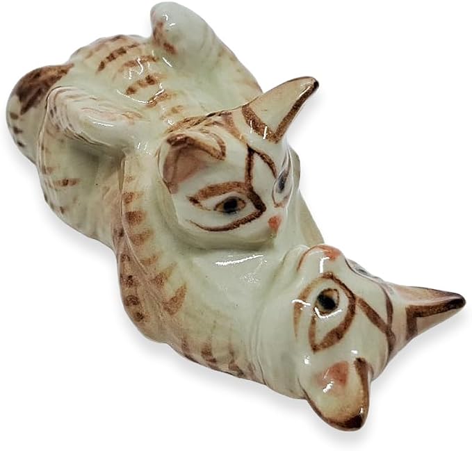 WitnyStore Tiny 2½" Brown White Tabby Shorthair Cat Mom Hugging Baby Figurine - Miniature Hand Made Painted Ceramic Cats Kitten Feline Animal Cute Porcelain Decorative Collectible Figures Décor Gifts