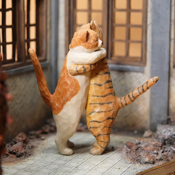 Resin Hugging Cat Statue with Wooden Grain, Embracing Cute Cat Figurine with Wooden Texture, Adorable Gifts of Love, for Cat Lovers, for Couple