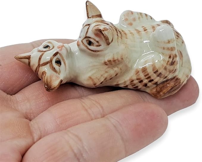 WitnyStore Tiny 2½" Brown White Tabby Shorthair Cat Mom Hugging Baby Figurine - Miniature Hand Made Painted Ceramic Cats Kitten Feline Animal Cute Porcelain Decorative Collectible Figures Décor Gifts