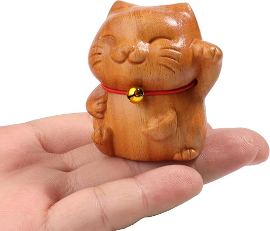 Wooden Maneki Neko Lucky Fortune Cat Figurines, Sculpture Lovely Gift Carved Cat Statue Handmade Wood Kitten Art Carving Work for Home Office Bedroom Living Room Desktop Bookshelf Garden Decoration