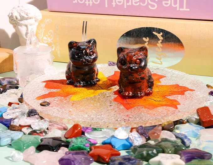 DUQGUHO Red Obsidian Cat Crystals Figurines Gifts for Women & Men - Lucky Cute Cat Statue - Room & Desk Decor - 1PC
