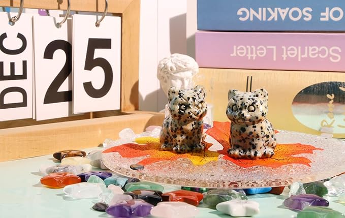 DUQGUHO Dalmatian Jasper Cat Gifts Decor Cat Crystals Figurines Gifts for Women Lucky Cute Cat Statue Room Desk Decor for Women Men 1PC