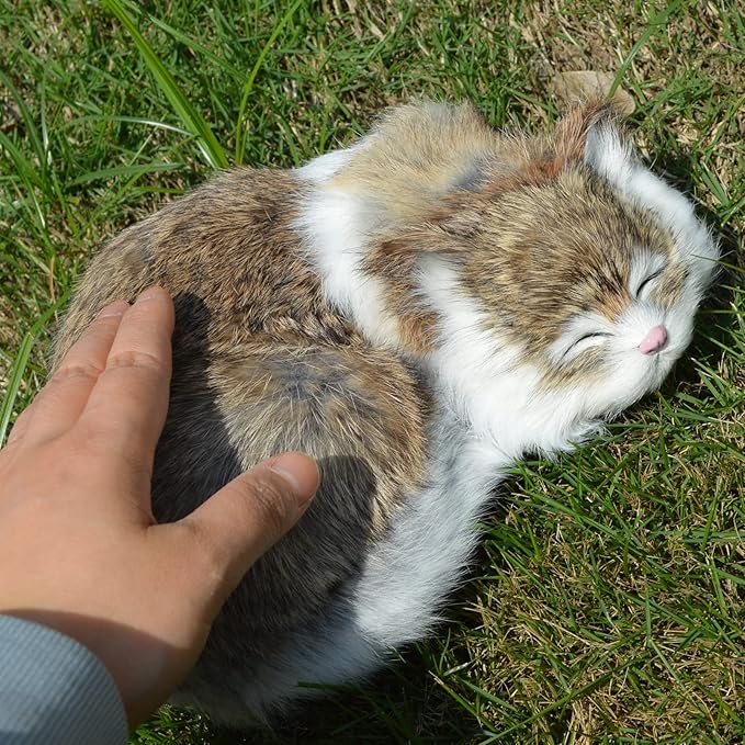 Realistic Furry Sleeping Cat Figurine Simulation Kitty Lifelike Kitten Home Office Shelf Decorative Statue, Synthetic Fur Pet Replica (Brown)