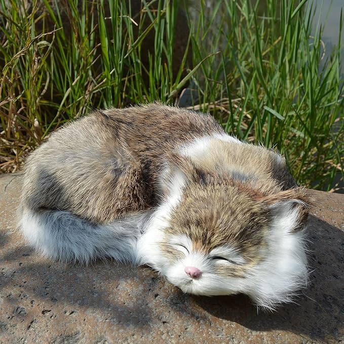 Realistic Furry Sleeping Cat Figurine Simulation Kitty Lifelike Kitten Home Office Shelf Decorative Statue, Synthetic Fur Pet Replica (Brown)